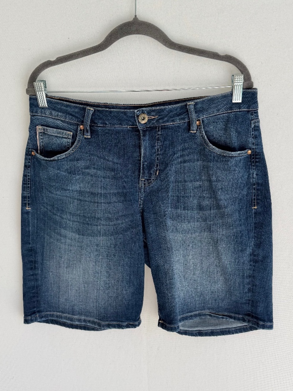 JAG JEANS Women’s Size 10 Girlfriend Blue 9 inch Inseam Denim Jean Shorts